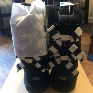 UGG Bailey bow stripped